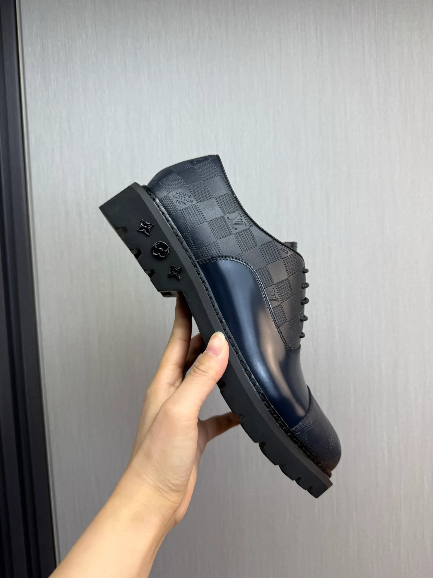 Men's shoes 💰900💰 LV. Men's casual lace-up leather shoes, the latest hot style 🔥 1:1 original purchase quality, top quality goods ⬆️The upper is imported open-edge beaded cowhide, cowhide, and cow suede. The hand-made three-dimensional stitching highlights the round toe design. The inner foot pads are all imported cowhide, with the original wear-resistant foam outsole, matching code 39-44, (38, 45 custom-made, non-refundable)